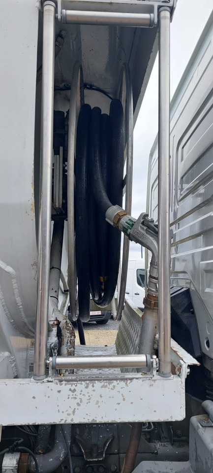 MERCEDES  - Tankbil: bild 2 MERCEDES  - Tankbil: bild 2