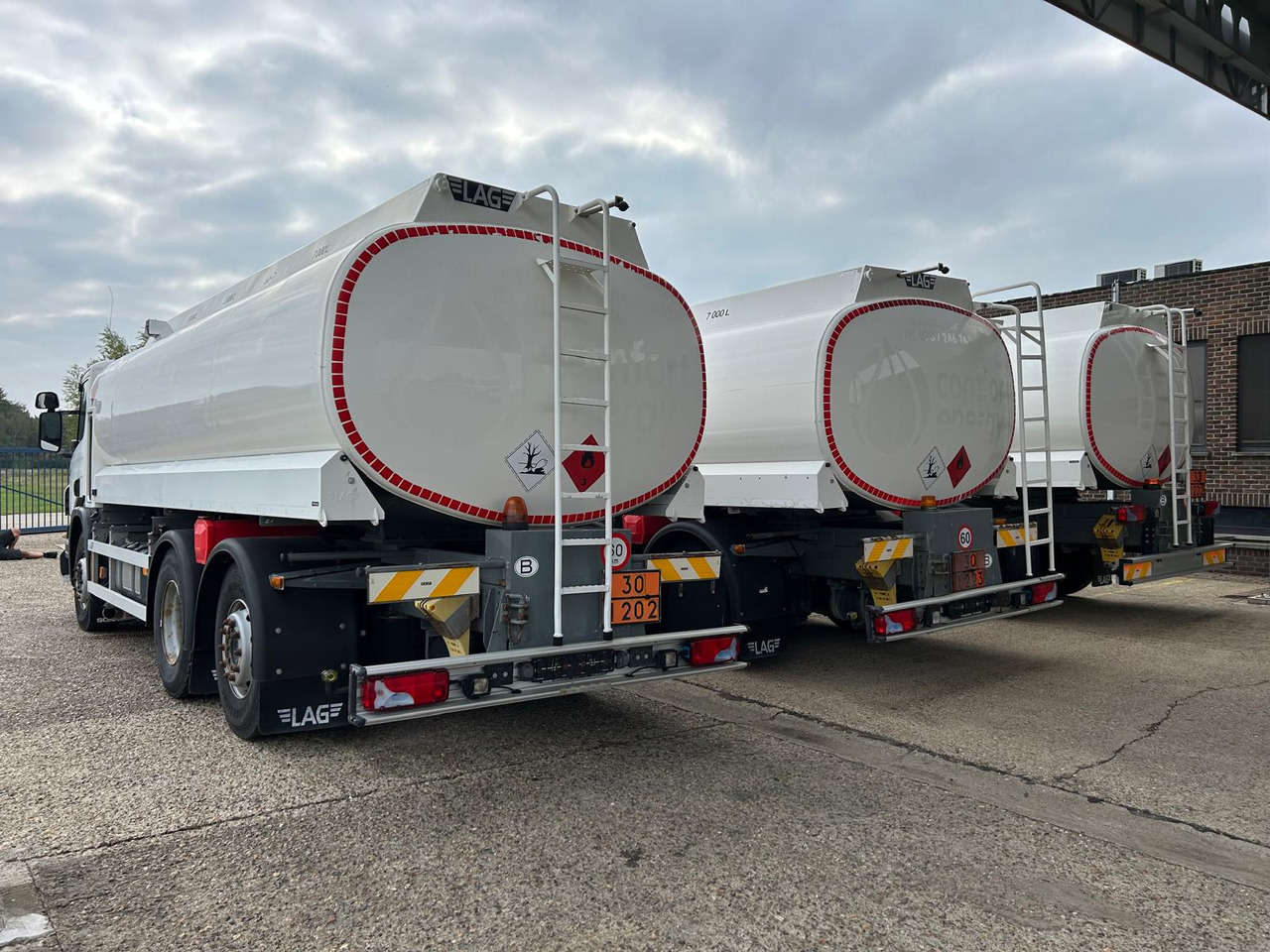 SCANIA P320/P360 (lot of 3) - Tankbil: bild 4 SCANIA P320/P360 (lot of 3) - Tankbil: bild 4