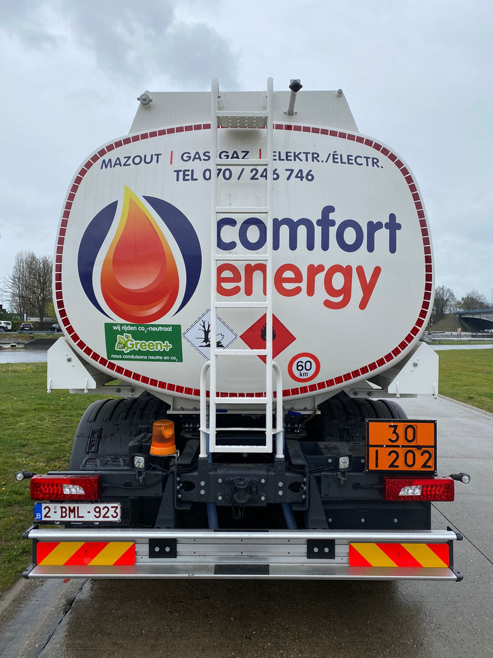 Interior photo 2: Tankbil SCANIA P370 Interior photo 2: Tankbil SCANIA P370