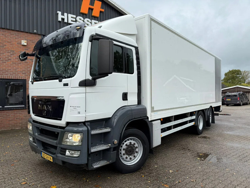 MAN TGS 26.320 Koffer Stuuras AHK 2.500KG LBW 319.460KM! NL Truck - Lastbil med skåp: bild 1 MAN TGS 26.320 Koffer Stuuras AHK 2.500KG LBW 319.460KM! NL Truck - Lastbil med skåp: bild 1