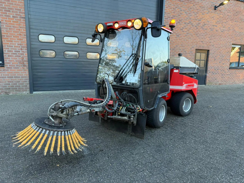 Nimos DM-Trac 205 OKB-70- Onkruidborstelmachine Werktuigendrager 4X Hydraulische functie - Industriell sopmaskin: bild 1 Nimos DM-Trac 205 OKB-70- Onkruidborstelmachine Werktuigendrager 4X Hydraulische functie - Industriell sopmaskin: bild 1