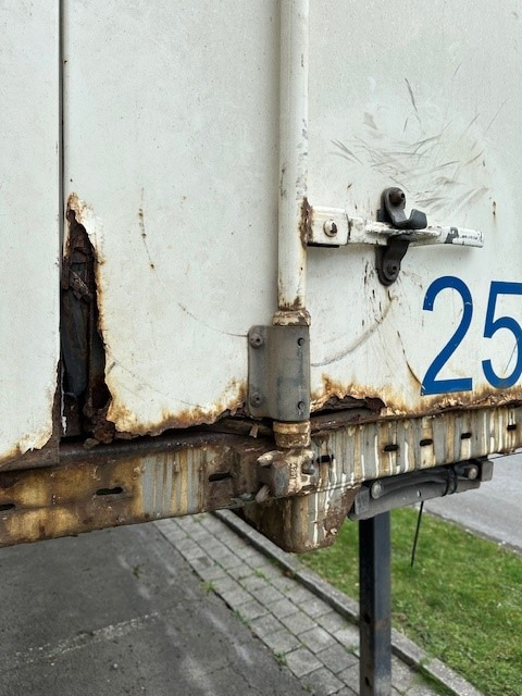 Krone BDF-System 7.45m, Heck Portaltüren, Doppelstock und Schlüssellochbleche - Skåp växelflak: bild 5 Krone BDF-System 7.45m, Heck Portaltüren, Doppelstock und Schlüssellochbleche - Skåp växelflak: bild 5