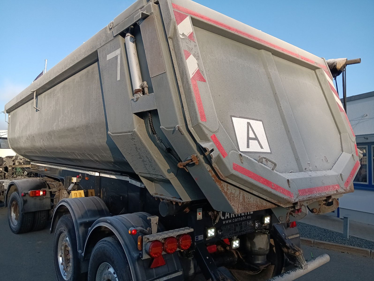 Carnehl CHKS 26m3 5,98t ALCOA Hydr.Klappe HARDOX SAF TÜV - Tippbil semitrailer: bild 5 Carnehl CHKS 26m3 5,98t ALCOA Hydr.Klappe HARDOX SAF TÜV - Tippbil semitrailer: bild 5