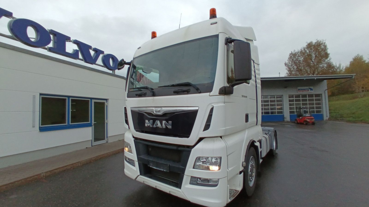 MAN TGX 18:440 FLT XLX 2xTank Klima Spoiler Kühlbox MAN TGX 18:440 FLT XLX 2xTank Klima Spoiler Kühlbox - Dragbil: bild 1 MAN TGX 18:440 FLT XLX 2xTank Klima Spoiler Kühlbox MAN TGX 18:440 FLT XLX 2xTank Klima Spoiler Kühlbox - Dragbil: bild 1