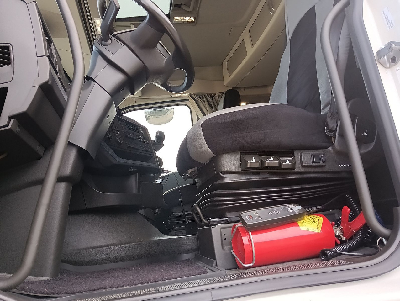 Volvo FH500 8x4R RETARDER LIFT MEILLER-Asphalt FunkAHK - Tippbil lastbil: bild 5 Volvo FH500 8x4R RETARDER LIFT MEILLER-Asphalt FunkAHK - Tippbil lastbil: bild 5