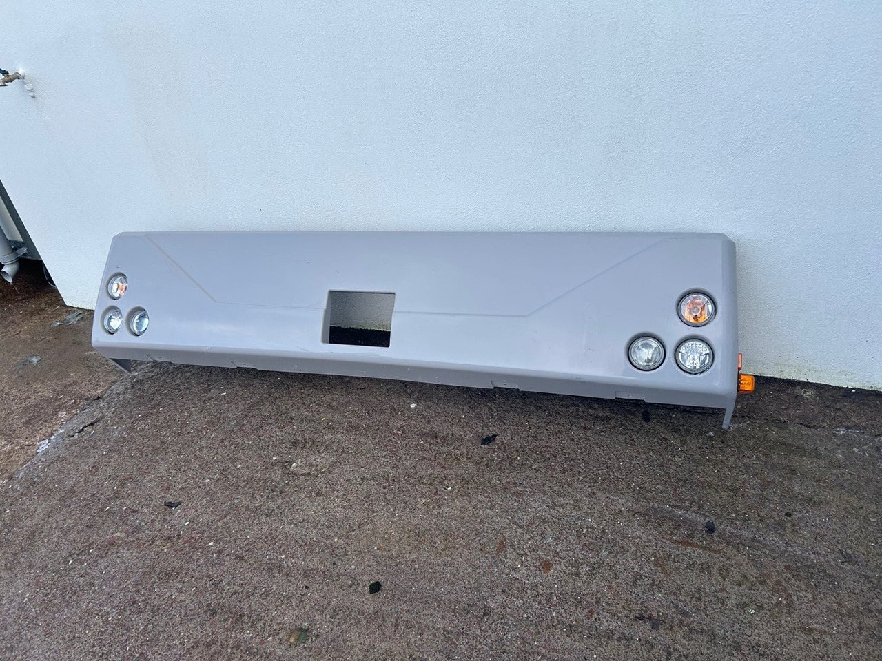 LIEBHERR Front Bumper Part Number 96001000 - Allterrängkran: bild 1 LIEBHERR Front Bumper Part Number 96001000 - Allterrängkran: bild 1