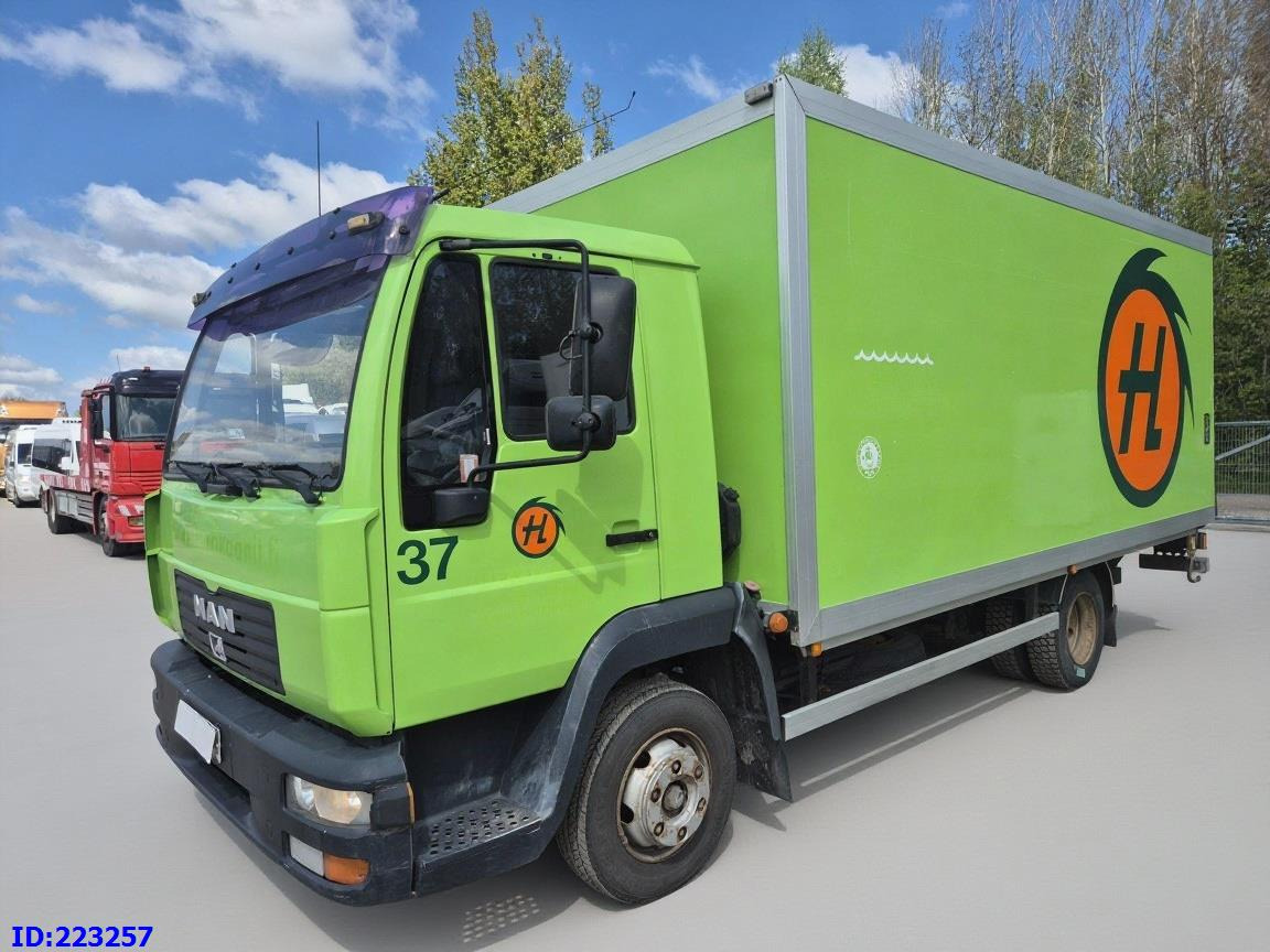 MAN LE 8.150 Manual 139tkm ONLY - Lastbil med skåp: bild 1 MAN LE 8.150 Manual 139tkm ONLY - Lastbil med skåp: bild 1