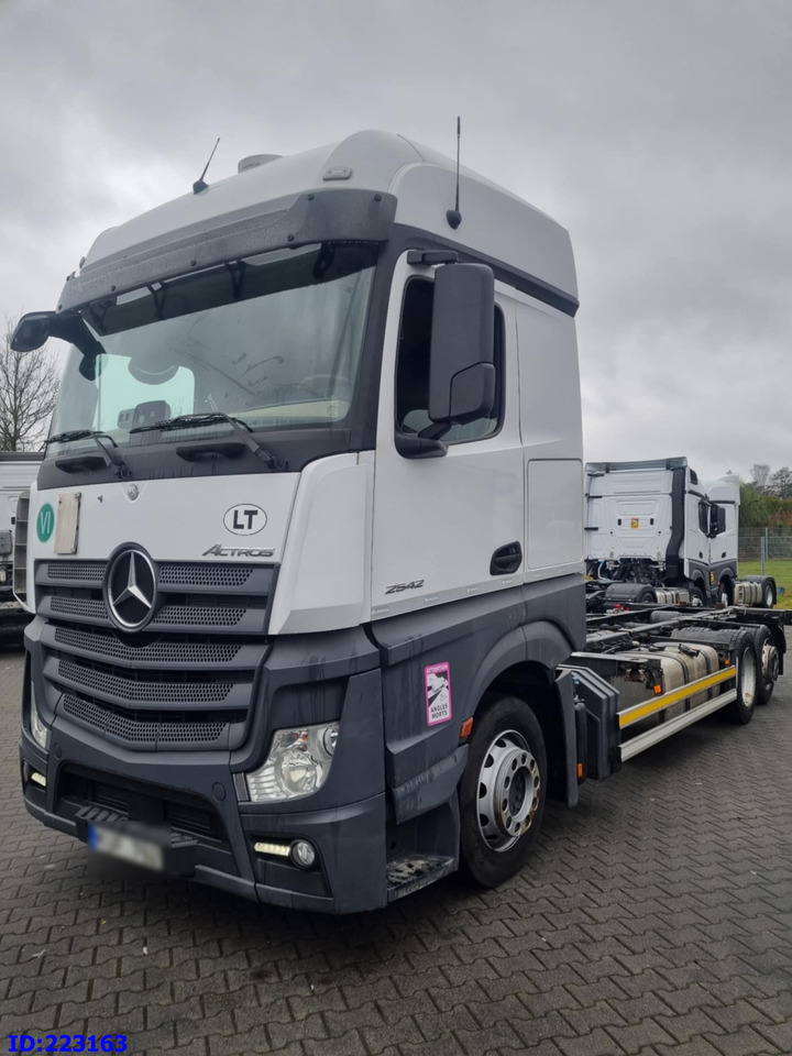 MERCEDES-BENZ Actros 2542 BDF 6x2 Euro6 - Chassi lastbil: bild 2 MERCEDES-BENZ Actros 2542 BDF 6x2 Euro6 - Chassi lastbil: bild 2