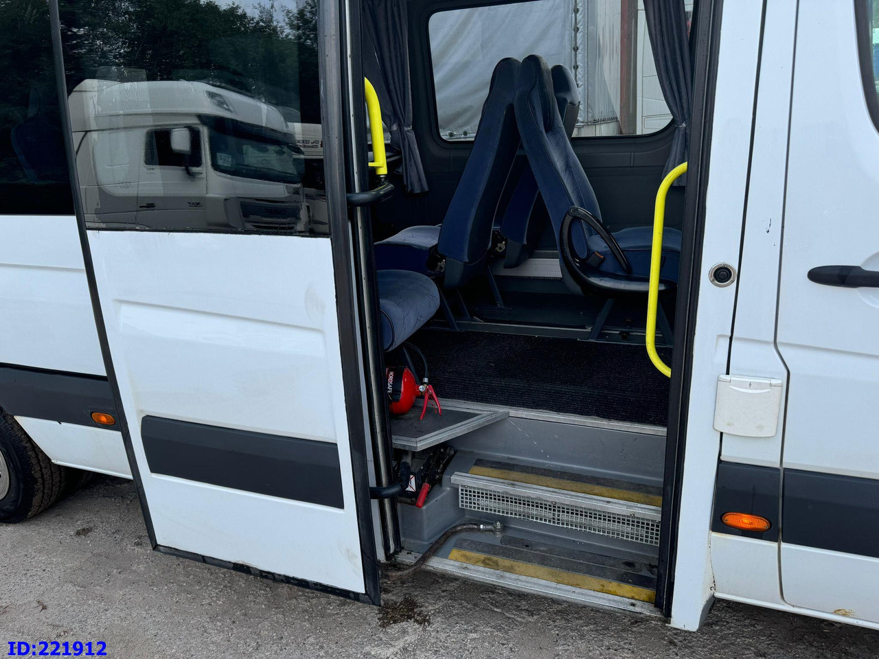 MERCEDES-BENZ Sprinter 518 VIP 17-Place - Minibuss, Persontransport: bild 5 MERCEDES-BENZ Sprinter 518 VIP 17-Place - Minibuss, Persontransport: bild 5