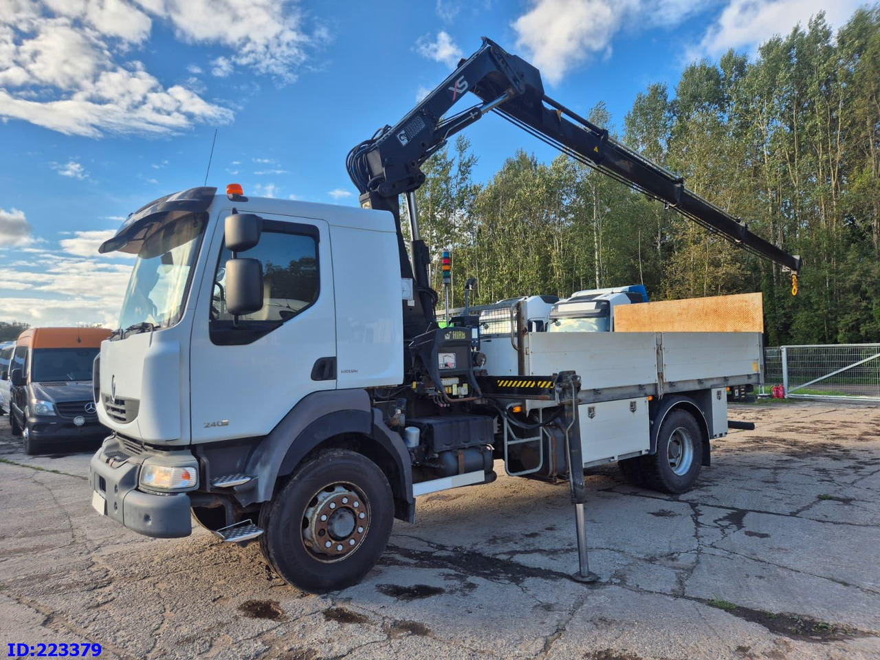 RENAULT Midlum 240.16 4x4 + HIAB 122 E-3 HIDUO - Flakbil: bild 1 RENAULT Midlum 240.16 4x4 + HIAB 122 E-3 HIDUO - Flakbil: bild 1