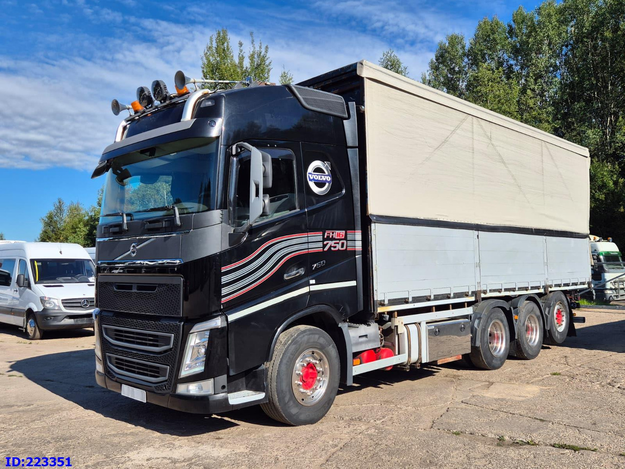 VOLVO FH16 750HP - 8x4-Steering axle - Kapellbil: bild 1 VOLVO FH16 750HP - 8x4-Steering axle - Kapellbil: bild 1