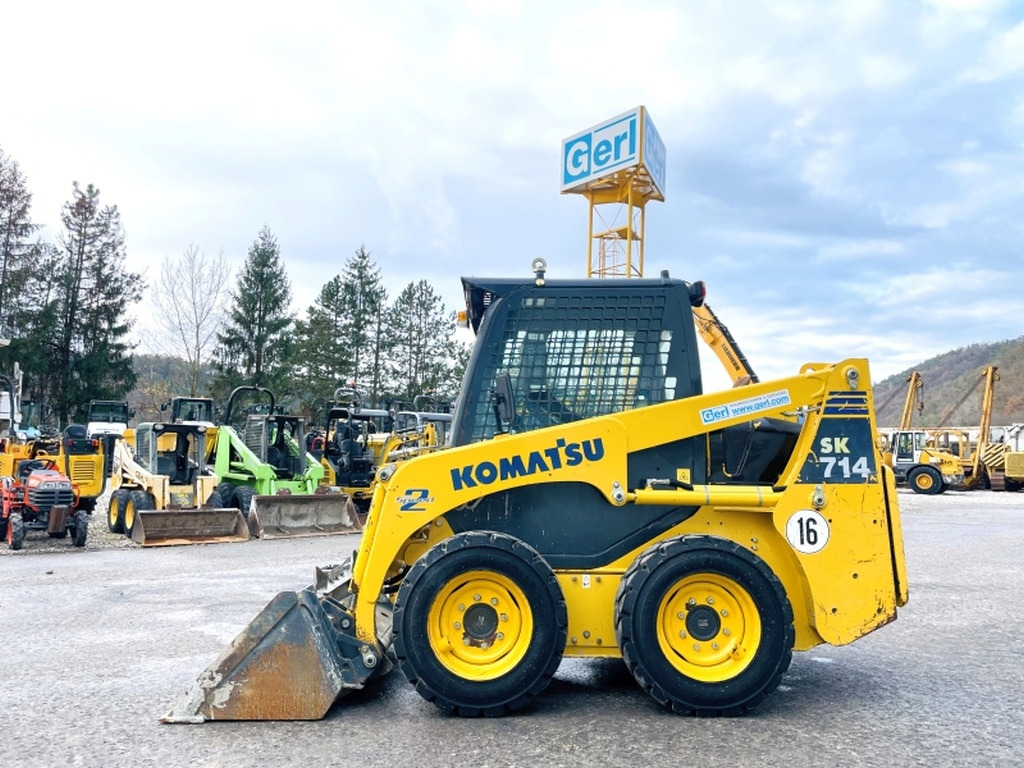 Komatsu SK714 (3906) - Kompaktlastare/ Slirstyrda lastare: bild 1 Komatsu SK714 (3906) - Kompaktlastare/ Slirstyrda lastare: bild 1