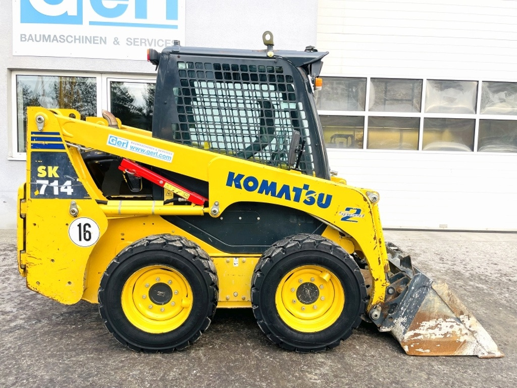 Komatsu SK714 (3906) - Kompaktlastare/ Slirstyrda lastare: bild 2 Komatsu SK714 (3906) - Kompaktlastare/ Slirstyrda lastare: bild 2