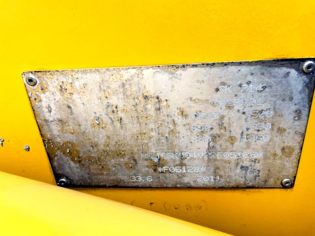 Komatsu SK714-5 (3947) - Kompaktlastare/ Slirstyrda lastare: bild 3 Komatsu SK714-5 (3947) - Kompaktlastare/ Slirstyrda lastare: bild 3