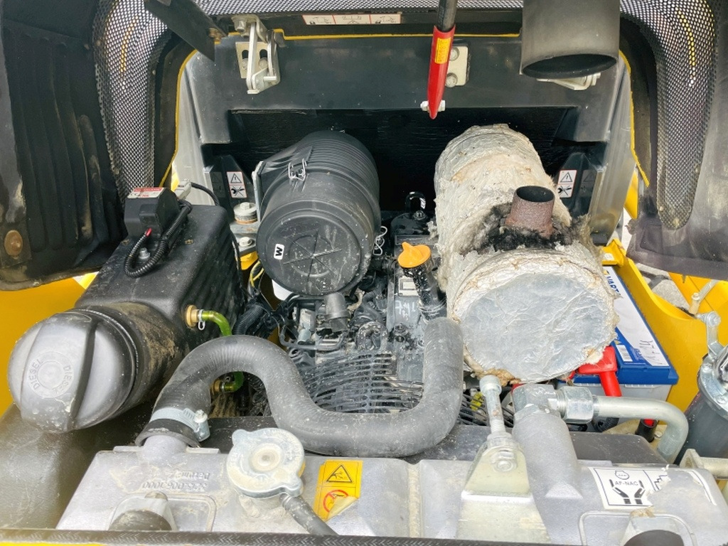 Kompaktlastare/ Slirstyrda lastare Komatsu SK714-5 (3948): bild 8