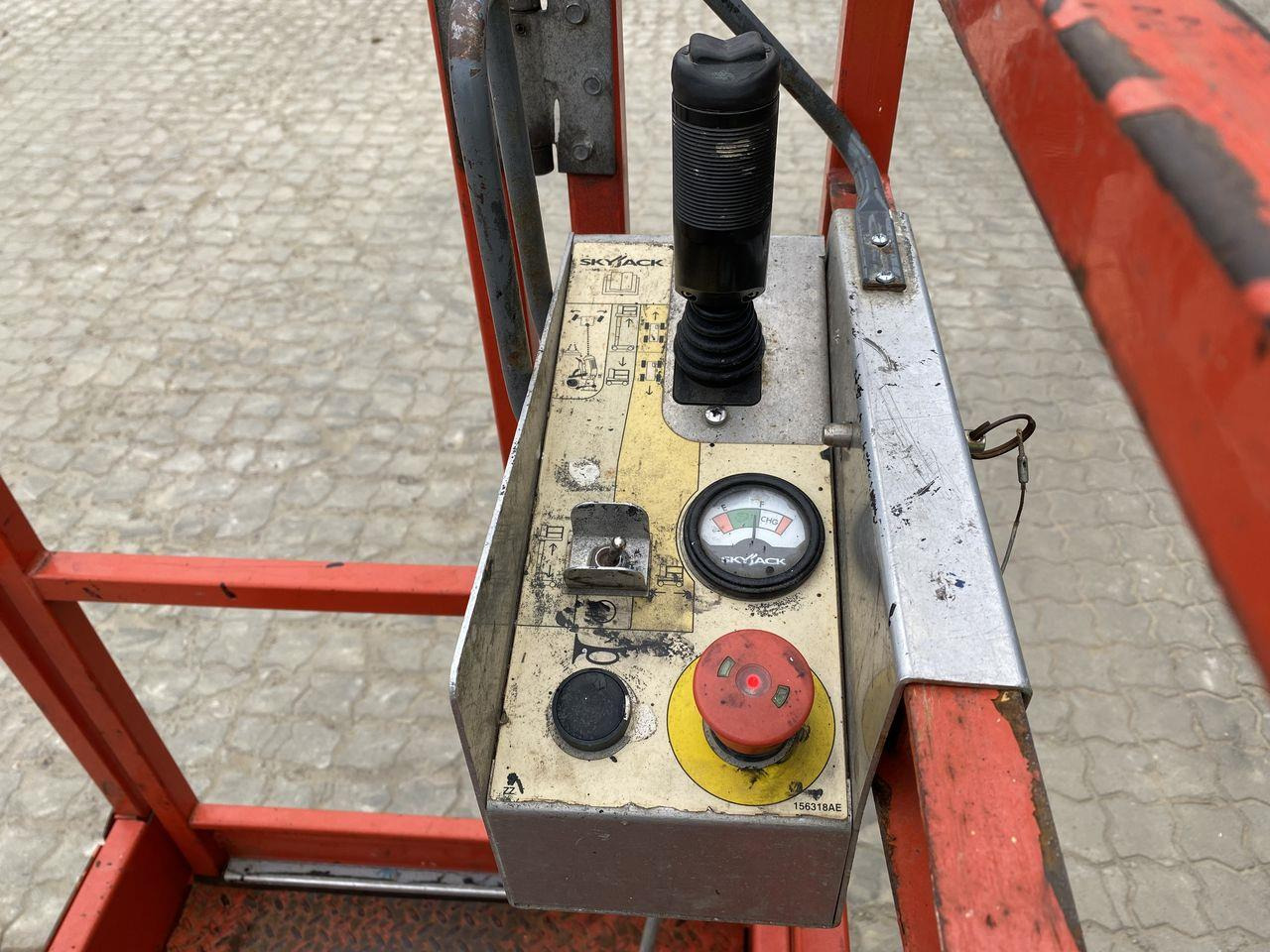 Skyjack SJ16 - Pelarlift: bild 3 Skyjack SJ16 - Pelarlift: bild 3