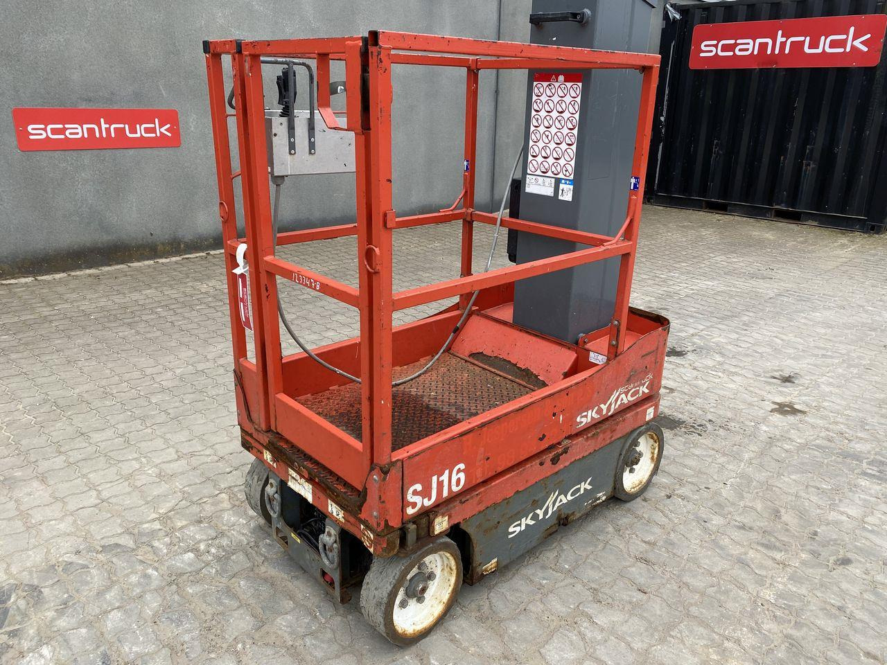 Skyjack SJ16 - Pelarlift: bild 1 Skyjack SJ16 - Pelarlift: bild 1
