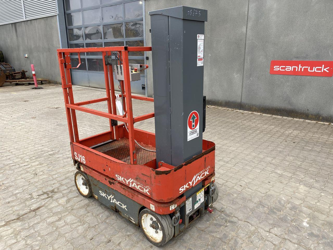 Skyjack SJ16 - Pelarlift: bild 2 Skyjack SJ16 - Pelarlift: bild 2