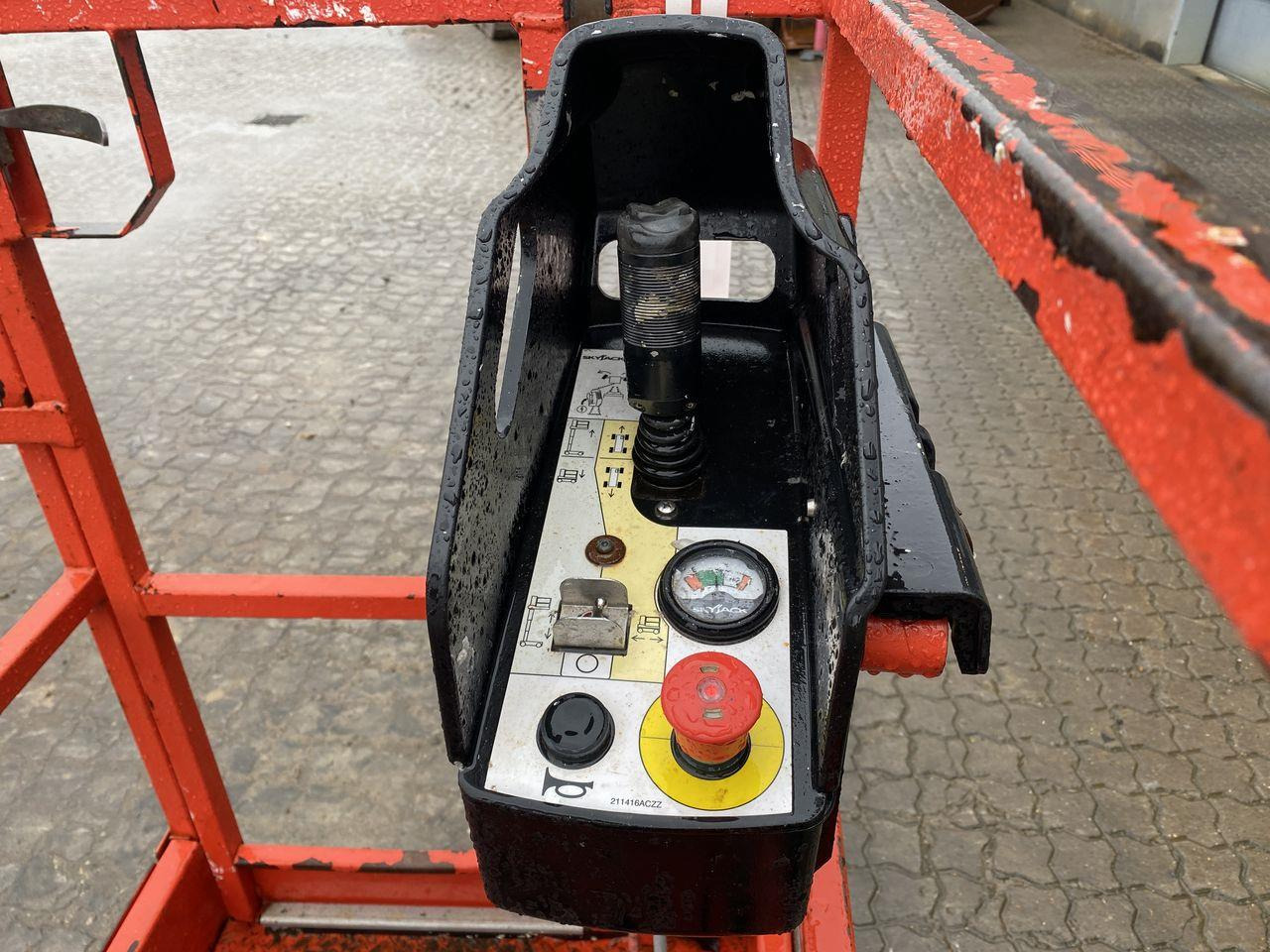 Skyjack SJ16 - Pelarlift: bild 3 Skyjack SJ16 - Pelarlift: bild 3