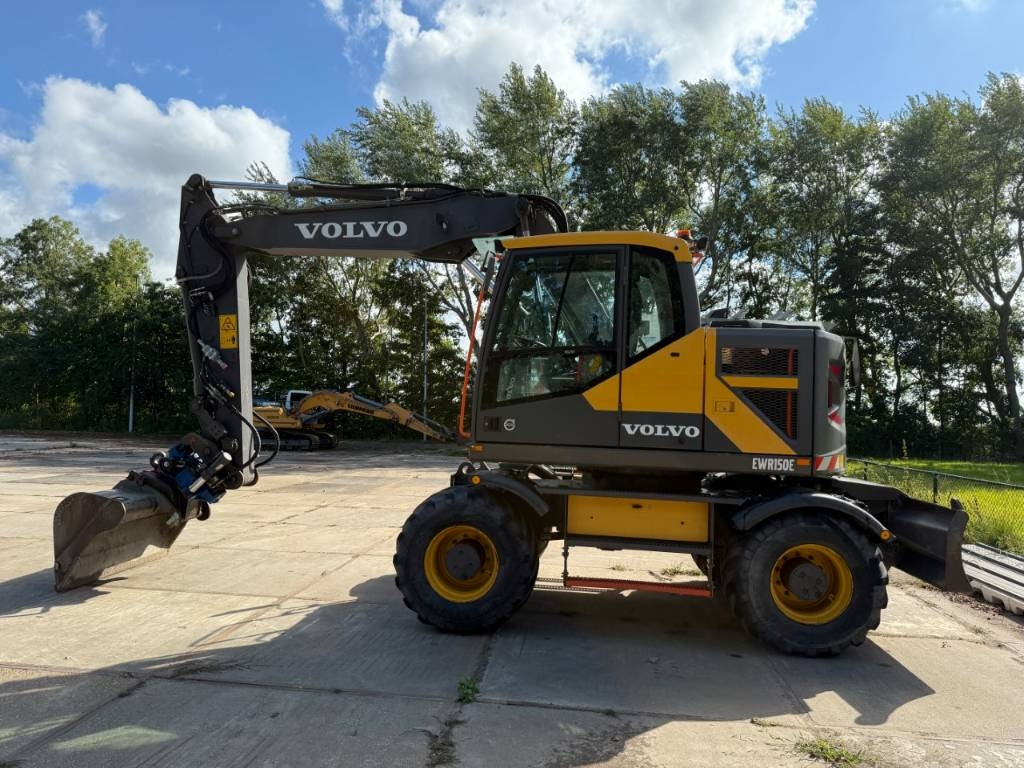 Volvo EWR 150 E - Grävmaskin på däck: bild 1 Volvo EWR 150 E - Grävmaskin på däck: bild 1