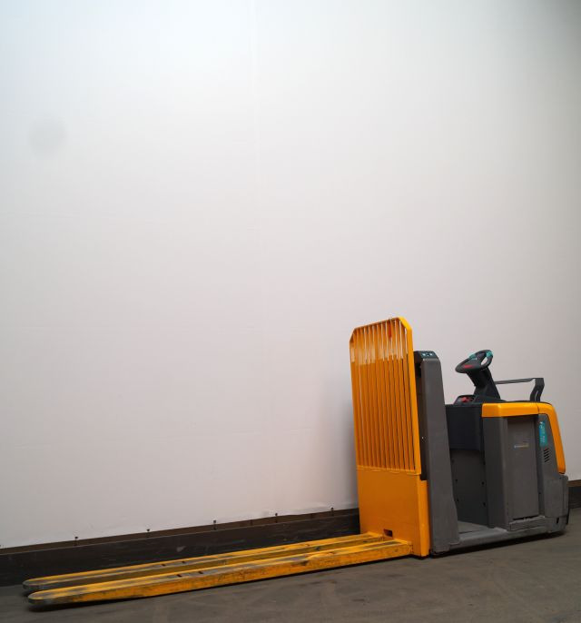 Jungheinrich ECE320 - Plocktruck: bild 1 Jungheinrich ECE320 - Plocktruck: bild 1