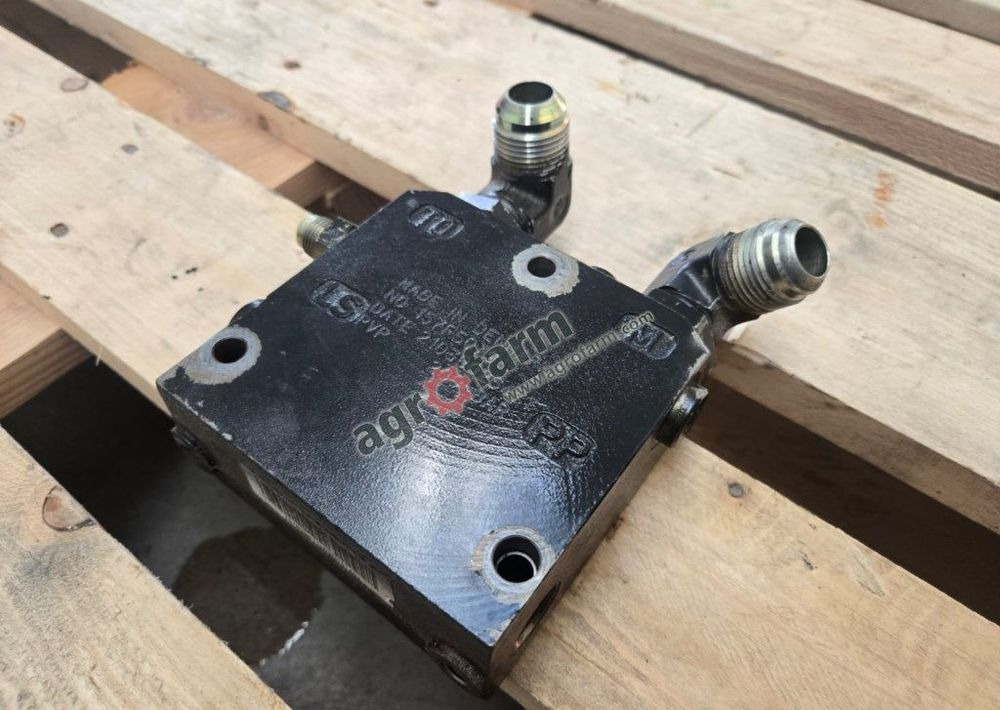 Pokrywa końcowa Valtra T170, T171, T140 - Hydraulik: bild 2 Pokrywa końcowa Valtra T170, T171, T140 - Hydraulik: bild 2