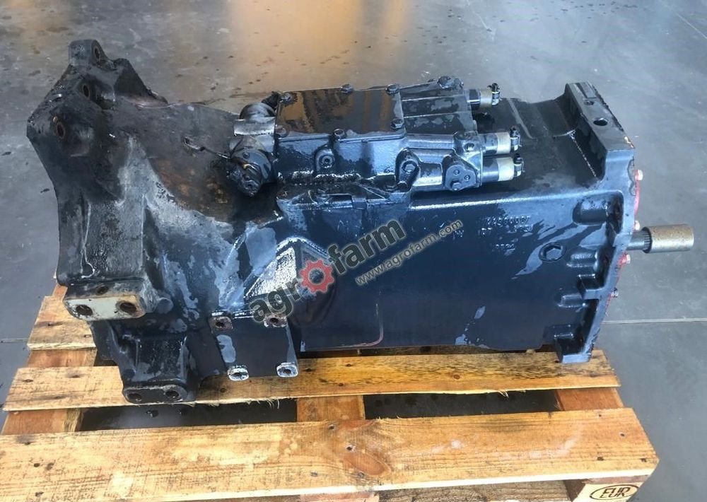 Skrzynia biegów New Holland TS100A 47132498 - Växellåda: bild 3 Skrzynia biegów New Holland TS100A 47132498 - Växellåda: bild 3