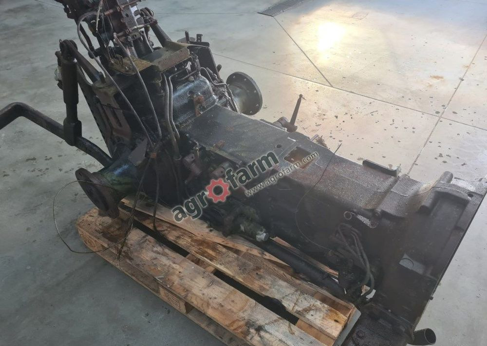 TYLNY MOST I SKRZYNIA BIEGÓW NEW HOLLAND TN70F - Växellåda: bild 2 TYLNY MOST I SKRZYNIA BIEGÓW NEW HOLLAND TN70F - Växellåda: bild 2