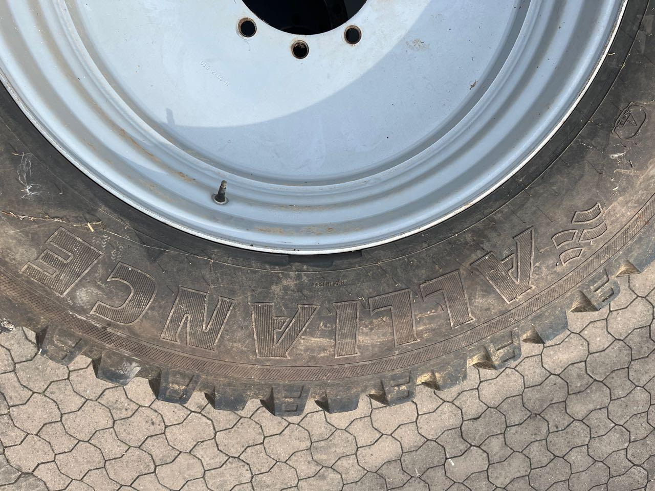 Alliance Multiuse 550 - Däck: bild 1 Alliance Multiuse 550 - Däck: bild 1