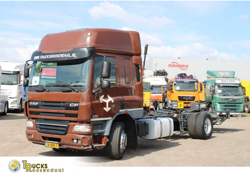 DAF CF 65 220 + lift + euro 5 - Chassi lastbil: bild 1 DAF CF 65 220 + lift + euro 5 - Chassi lastbil: bild 1