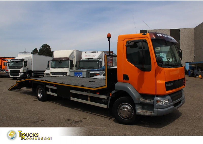 DAF LF 55.220 + HYDROLIC RAMPS + MANUAL - Biltransportbil lastbil: bild 1 DAF LF 55.220 + HYDROLIC RAMPS + MANUAL - Biltransportbil lastbil: bild 1