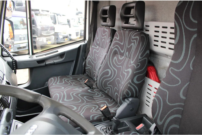 Lastbil med skåp Iveco Eurocargo 160e25 + lift + euro 6: bild 8 Lastbil med skåp Iveco Eurocargo 160e25 + lift + euro 6: bild 8