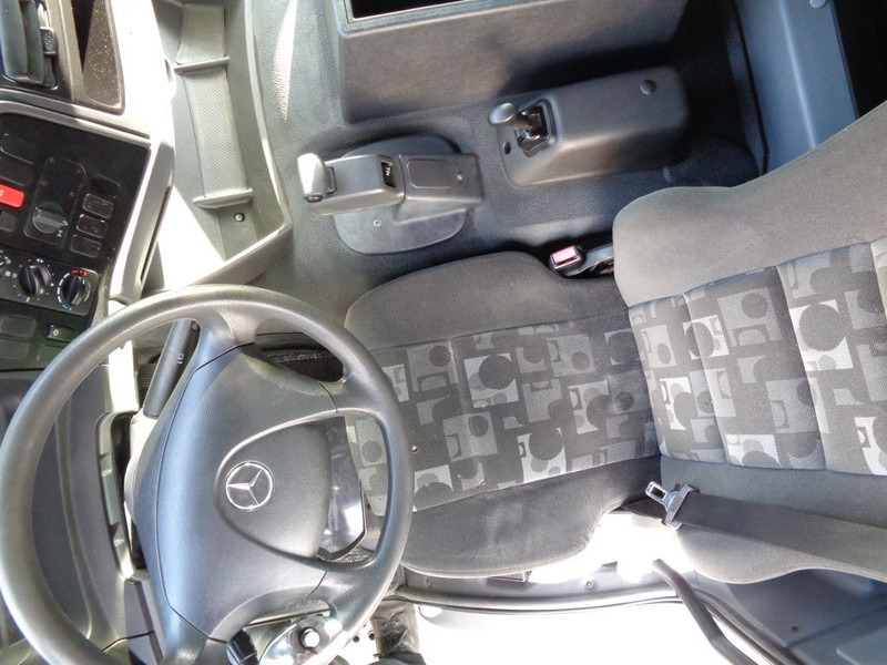 Mercedes-Benz AXOR 1823 + Dhollandia Lift - Lastbil med skåp: bild 5 Mercedes-Benz AXOR 1823 + Dhollandia Lift - Lastbil med skåp: bild 5