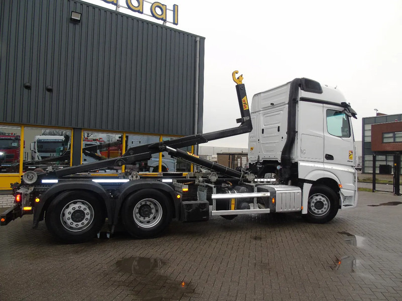 Mercedes-Benz Actros 2548 + 6x2 + RETARDER + 132.000km + 20TON HOOK HYVA - Lastväxlare lastbil: bild 4 Mercedes-Benz Actros 2548 + 6x2 + RETARDER + 132.000km + 20TON HOOK HYVA - Lastväxlare lastbil: bild 4