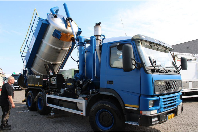 Terberg FM 1450 WITTIG VACUM SYSTEM + TIPPER + FULLY WORKING + EURO 2 + ADR + 11,34m3 - Sugbil: bild 2 Terberg FM 1450 WITTIG VACUM SYSTEM + TIPPER + FULLY WORKING + EURO 2 + ADR + 11,34m3 - Sugbil: bild 2
