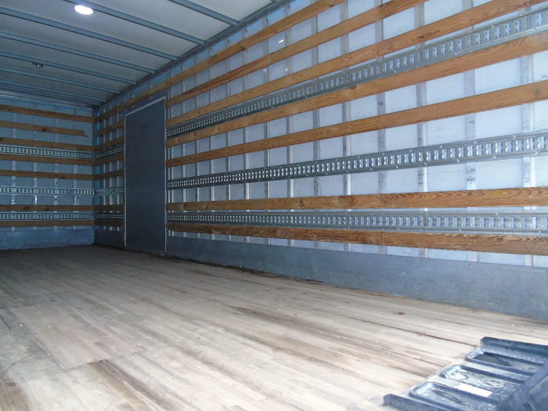 Lastbil med skåp Volvo FL 12.240 + LIFT + EURO 5: bild 8 Lastbil med skåp Volvo FL 12.240 + LIFT + EURO 5: bild 8