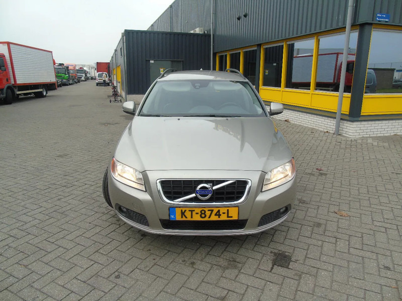 Volvo V70 + manual - Hatchback/ Halvkombi: bild 2 Volvo V70 + manual - Hatchback/ Halvkombi: bild 2