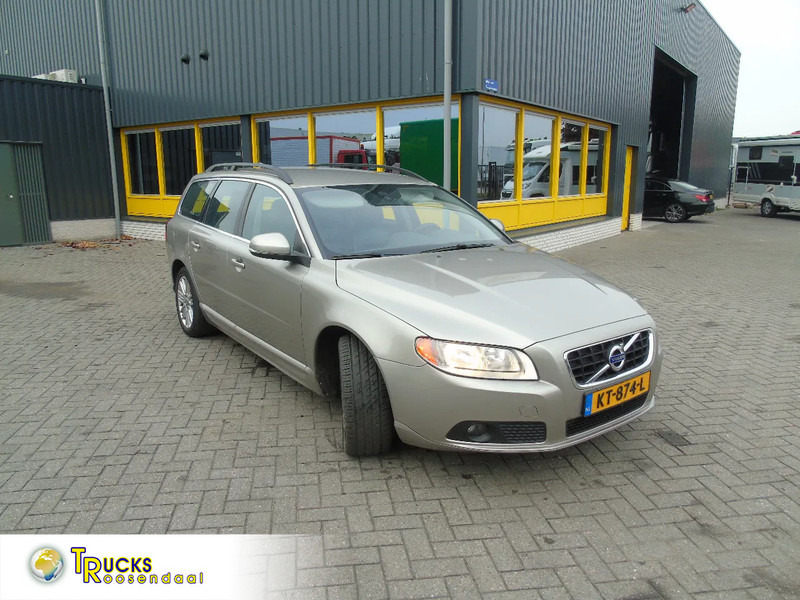 Volvo V70 + manual - Hatchback/ Halvkombi: bild 1 Volvo V70 + manual - Hatchback/ Halvkombi: bild 1