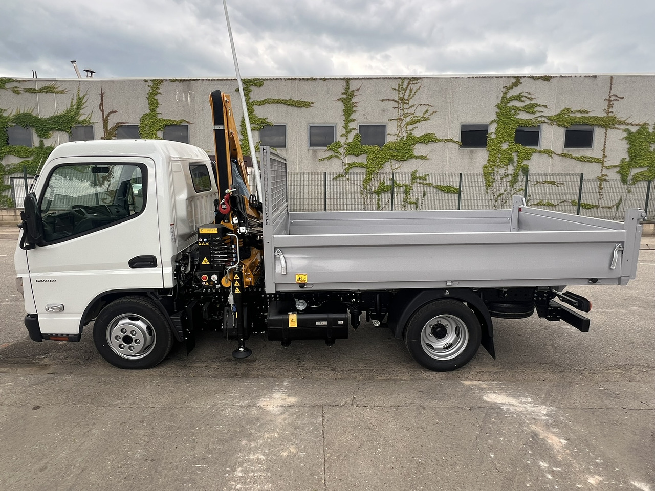 FUSO 35 3S - Kranbil: bild 2 FUSO 35 3S - Kranbil: bild 2
