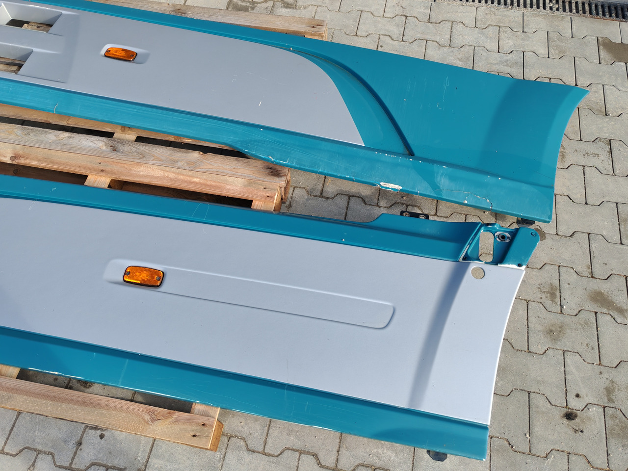 DAF XF106 EURO 6 / SIDE SPOILERS SET - Aerodynamik/ Spoiler: bild 4 DAF XF106 EURO 6 / SIDE SPOILERS SET - Aerodynamik/ Spoiler: bild 4