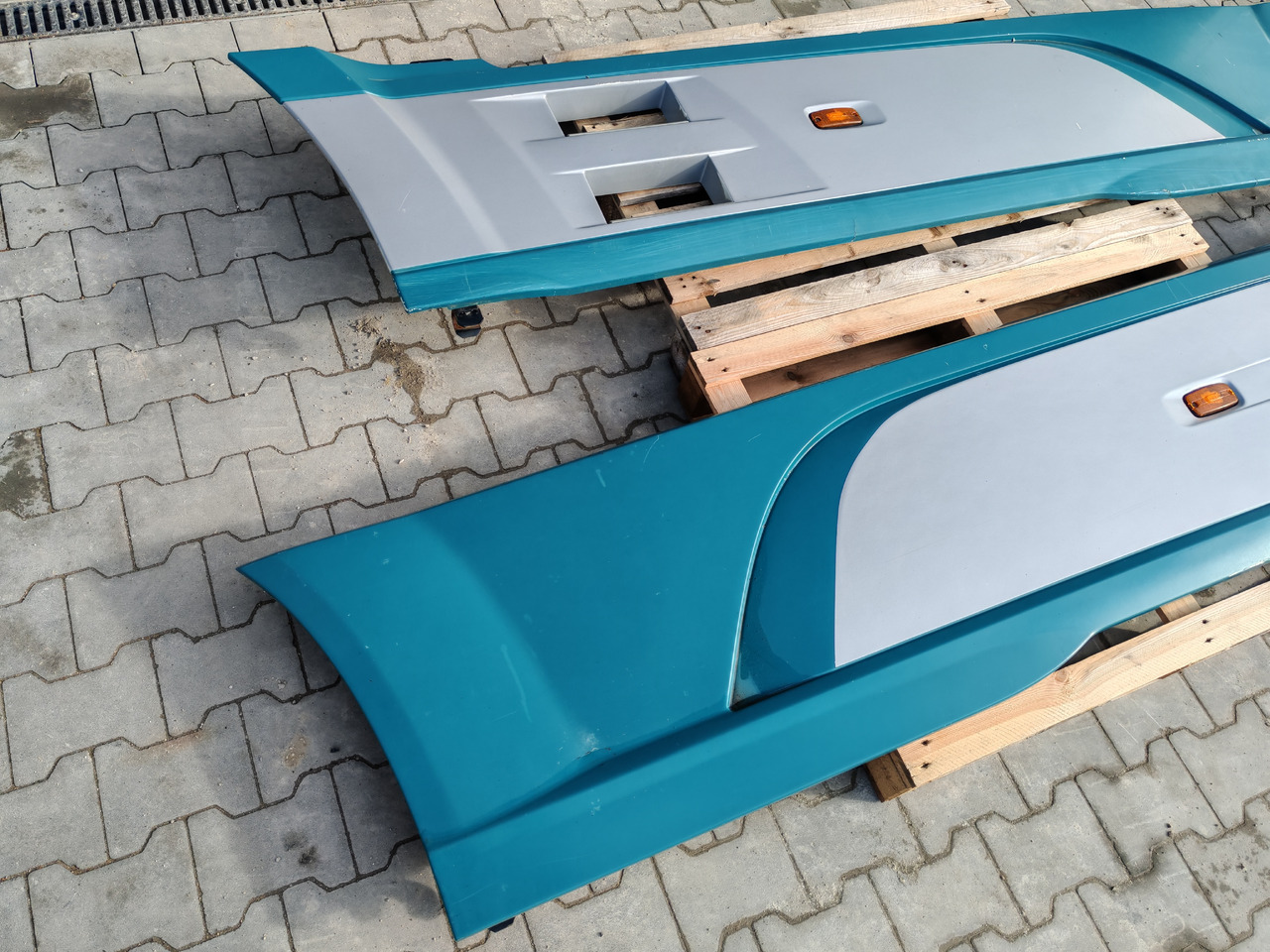 DAF XF106 EURO 6 / SIDE SPOILERS SET - Aerodynamik/ Spoiler: bild 3 DAF XF106 EURO 6 / SIDE SPOILERS SET - Aerodynamik/ Spoiler: bild 3