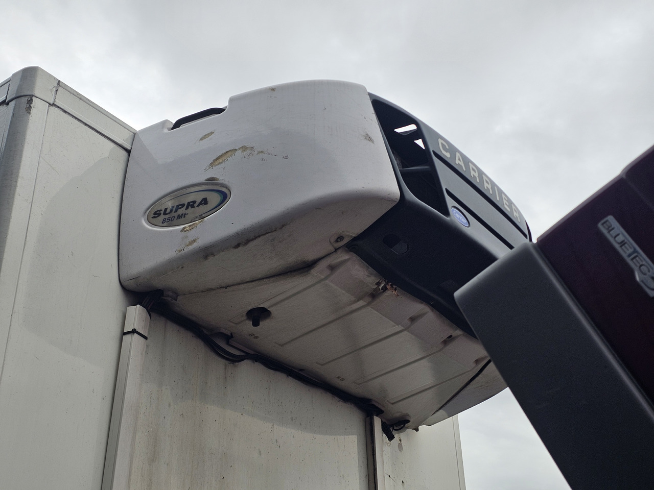 LAMBERET FRIGO BODY / CARRIER SUPRA 850MT / TAIL LIFT ZEPRO Z155 MA + REMOTE - Växelflak - kylbil: bild 4 LAMBERET FRIGO BODY / CARRIER SUPRA 850MT / TAIL LIFT ZEPRO Z155 MA + REMOTE - Växelflak - kylbil: bild 4