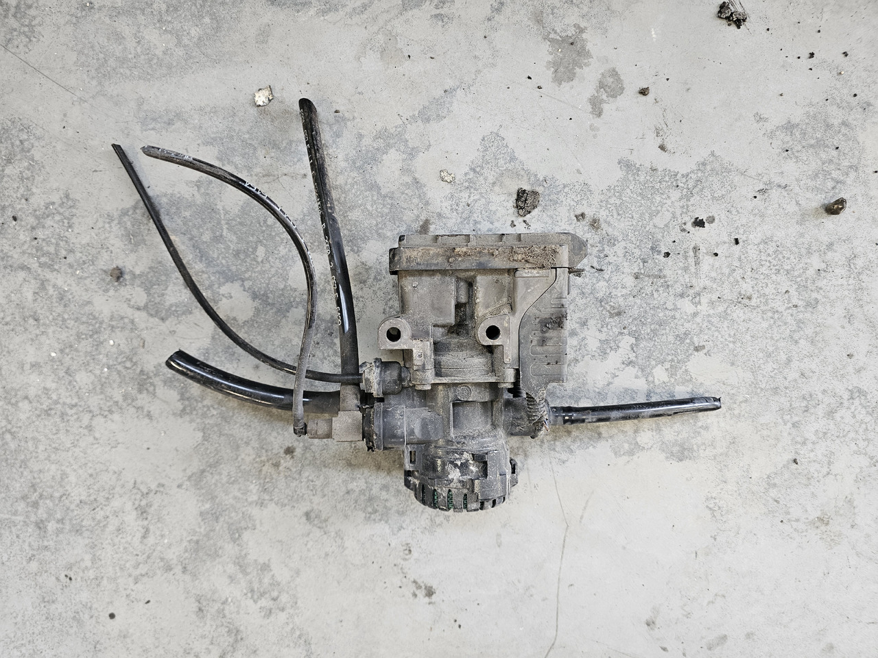 MAN TGX TGS / FRONT EBS VALVE / 81521066067 - Bromsventil: bild 2 MAN TGX TGS / FRONT EBS VALVE / 81521066067 - Bromsventil: bild 2