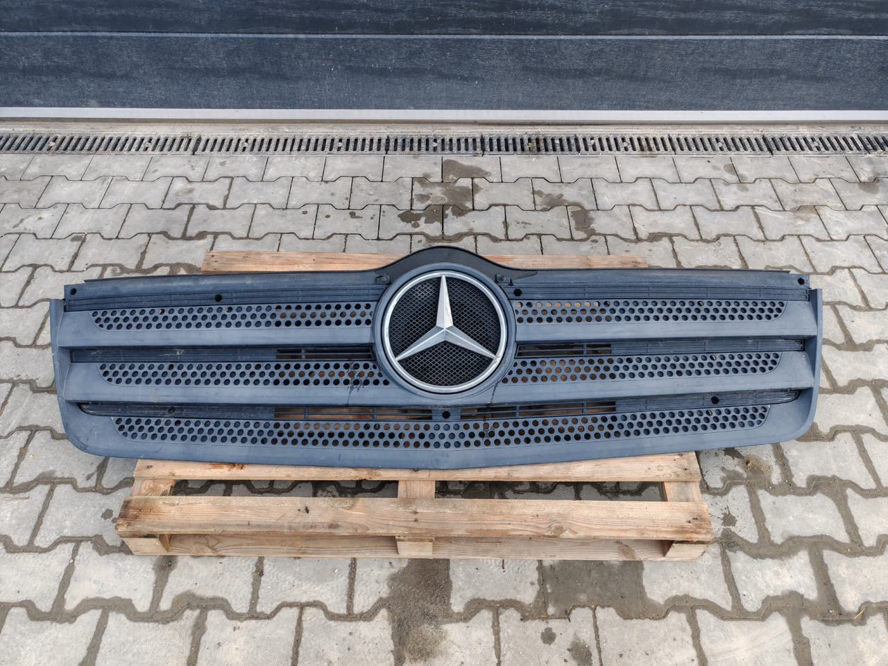MERCEDES-BENZ ATEGO MP4 EURO 6 / FRONT GRILL - Galler: bild 2 MERCEDES-BENZ ATEGO MP4 EURO 6 / FRONT GRILL - Galler: bild 2