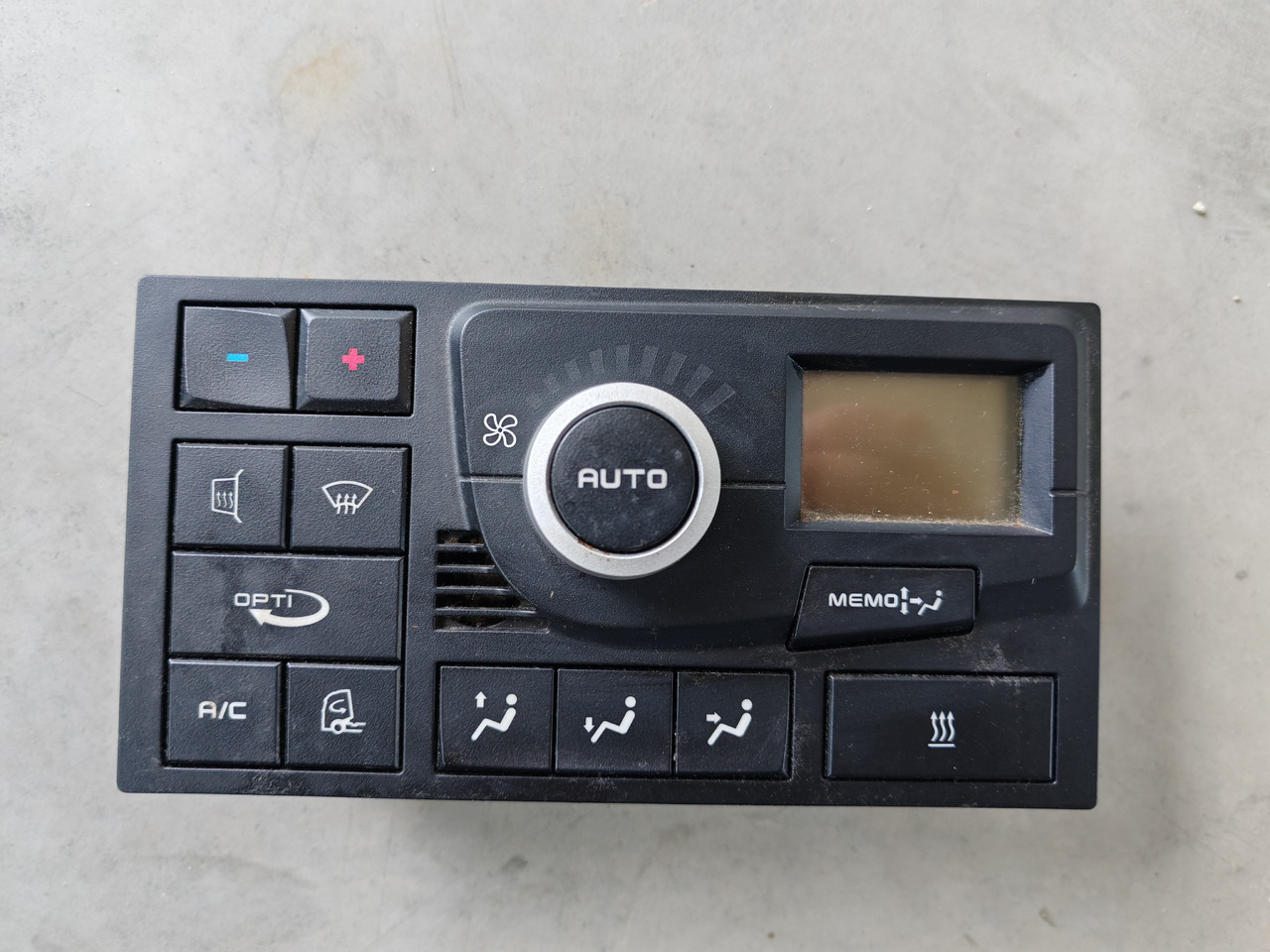 RENAULT RANGE T / AC CONTROL PANEL / 22247443 - A/C reservdel: bild 1 RENAULT RANGE T / AC CONTROL PANEL / 22247443 - A/C reservdel: bild 1