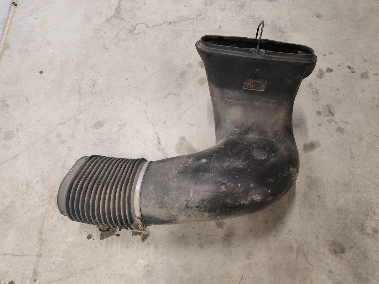 VOLVO FH5 FM5 / AIR FILTER INTAKE / 21627374 - Luftfilter: bild 2 VOLVO FH5 FM5 / AIR FILTER INTAKE / 21627374 - Luftfilter: bild 2