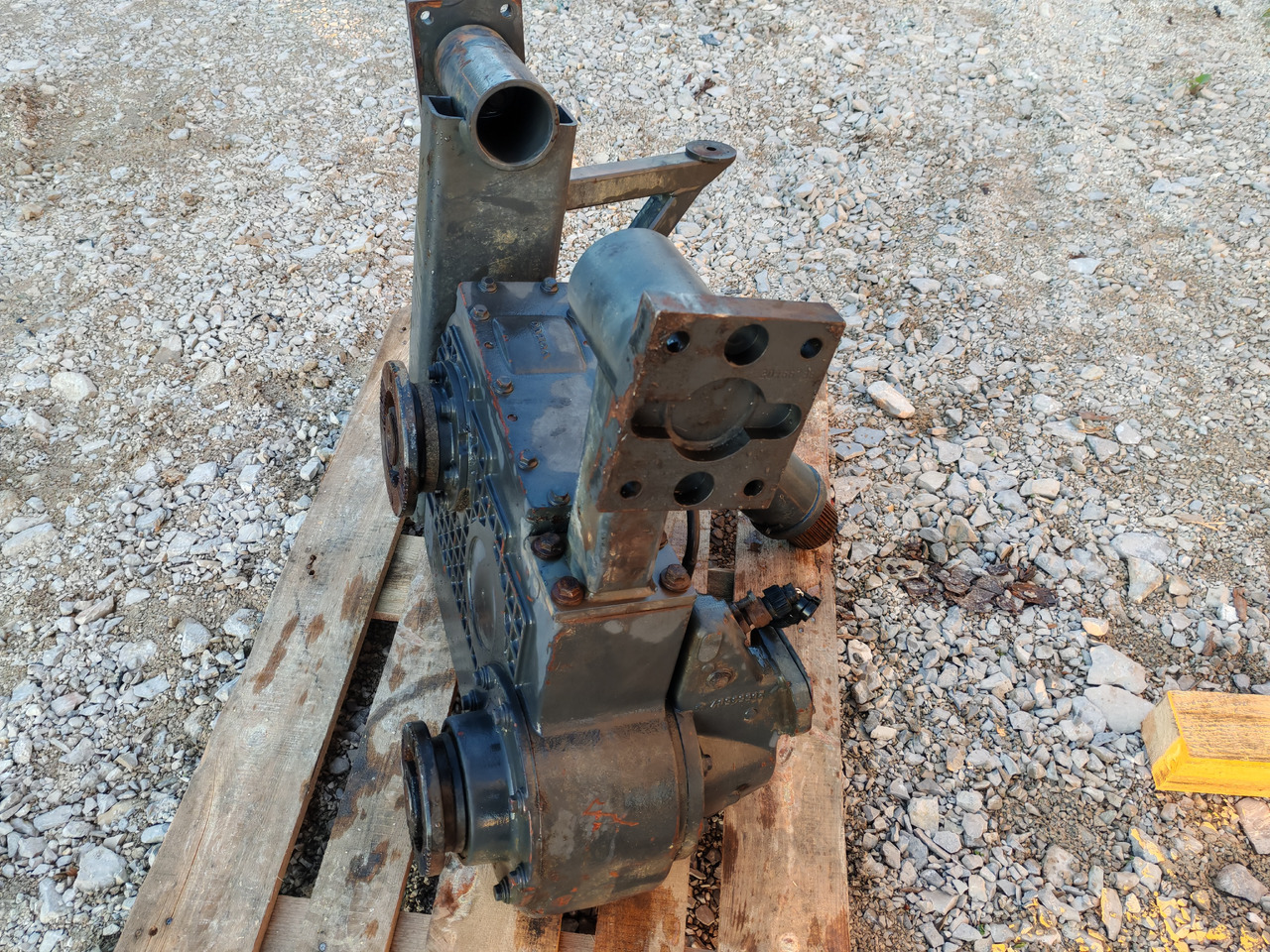 VOLVO FM FM FMX / TRANSFER CASE 4x4 6x6 8x8 / VT2501TB -B / 1,040:1 - Transmission: bild 4 VOLVO FM FM FMX / TRANSFER CASE 4x4 6x6 8x8 / VT2501TB -B / 1,040:1 - Transmission: bild 4