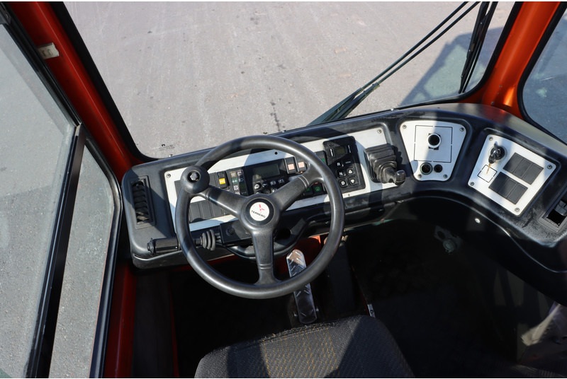 Terberg YT182 - Terminaltraktor: bild 2 Terberg YT182 - Terminaltraktor: bild 2