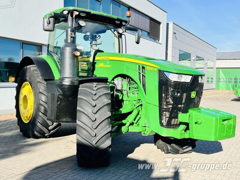 John Deere 8320R E23-PowerShift - Traktor: bild 2 John Deere 8320R E23-PowerShift - Traktor: bild 2