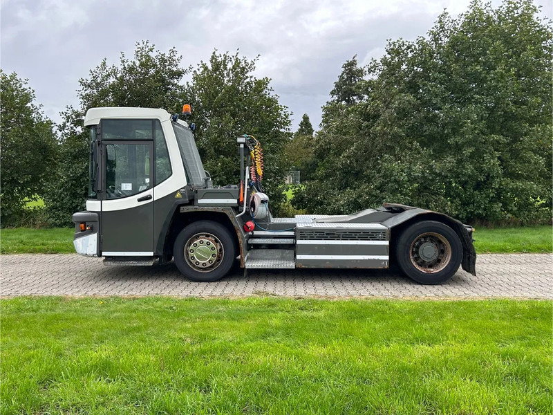Terberg DT 183 | DISTRIBUTION TERMINAL | 8949 HOURS !!!! | LOW STEPS - Terminaltraktor: bild 3 Terberg DT 183 | DISTRIBUTION TERMINAL | 8949 HOURS !!!! | LOW STEPS - Terminaltraktor: bild 3